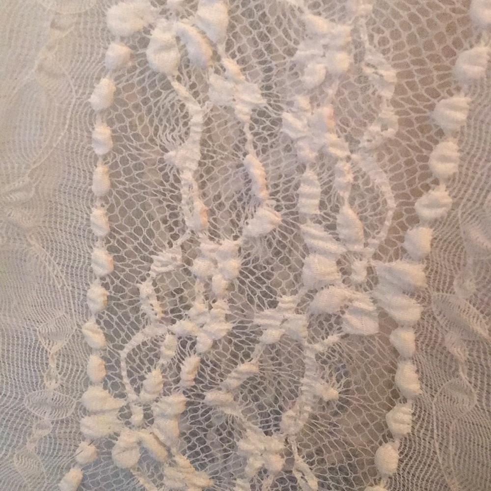 Lace Overlay - Picture 3 of 4